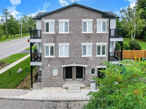 426 Veterans Dr #4, Barrie, ON L4N 9J5