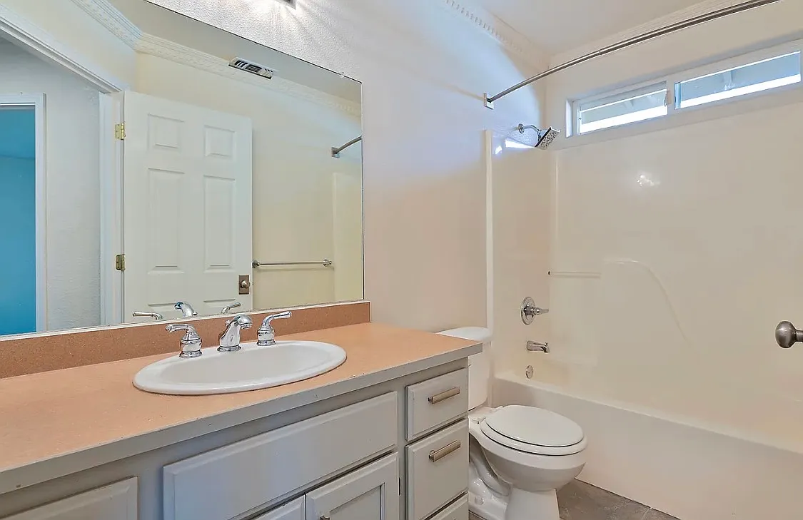 3 bed, 1350 sqft, $2,150 — Photo 1