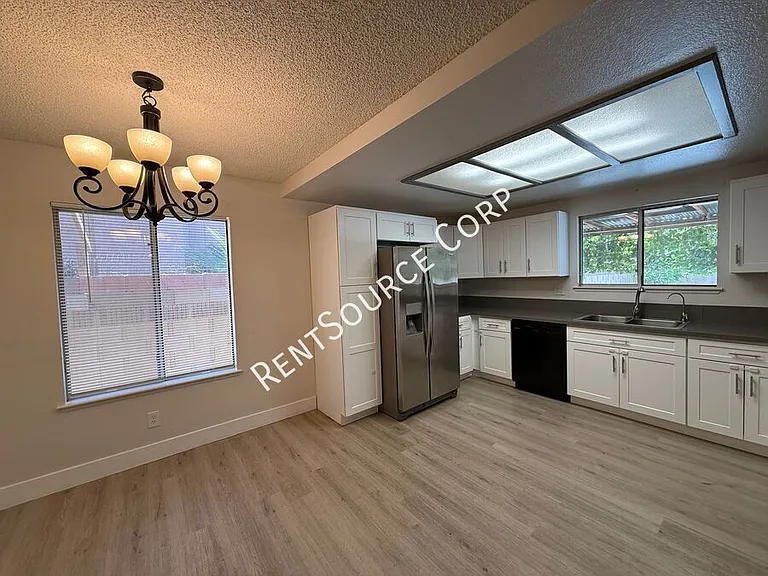 43837 David St — Photo 4