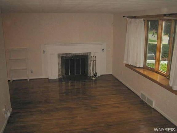 5th image of 435 Moore Ave