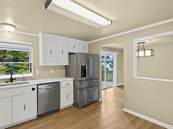 3rd image of 6021 98th St NE
