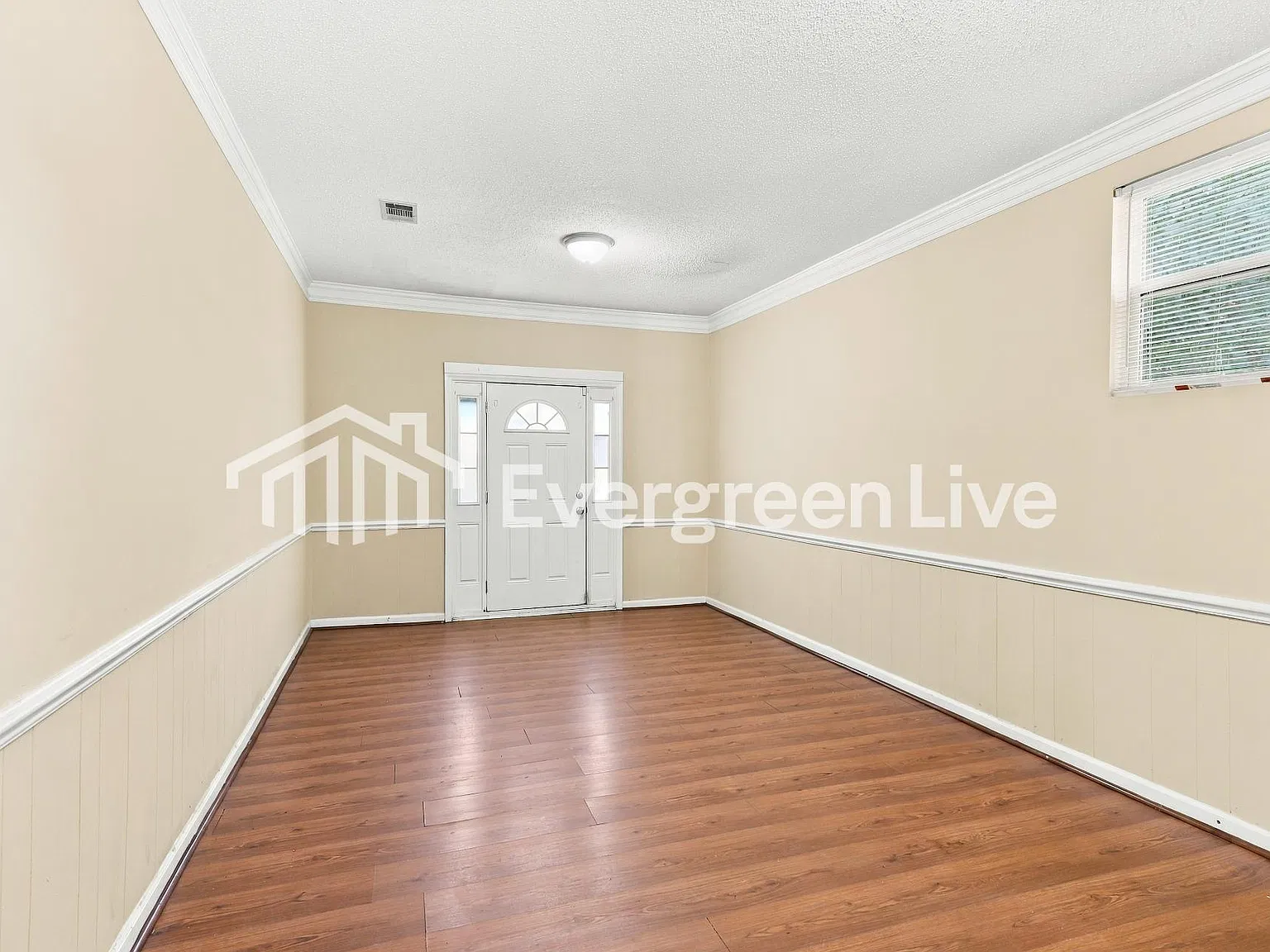 3 bed, 2.0 bath, 1579 sqft, $1,345 — Photo 4