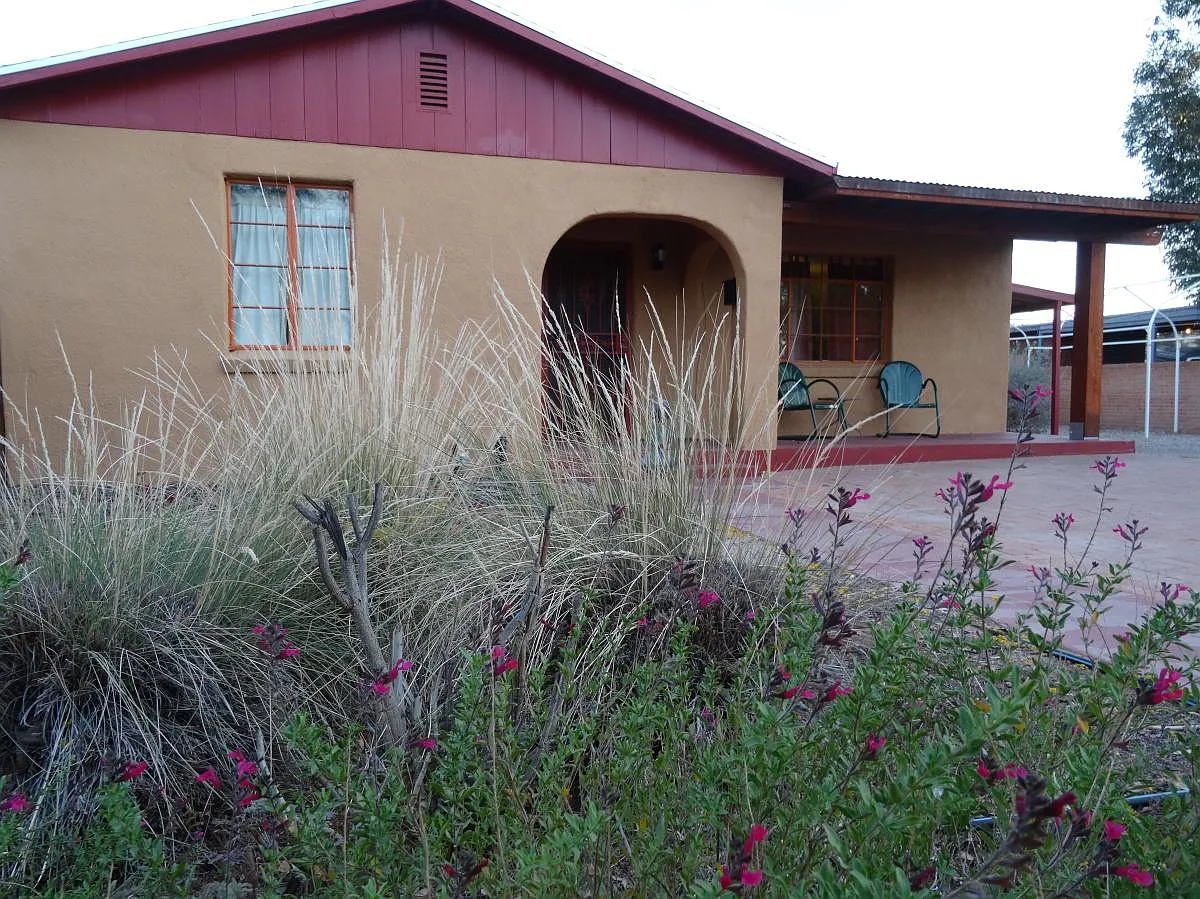 Front porch and courtyard. - 2818 E Florence Dr