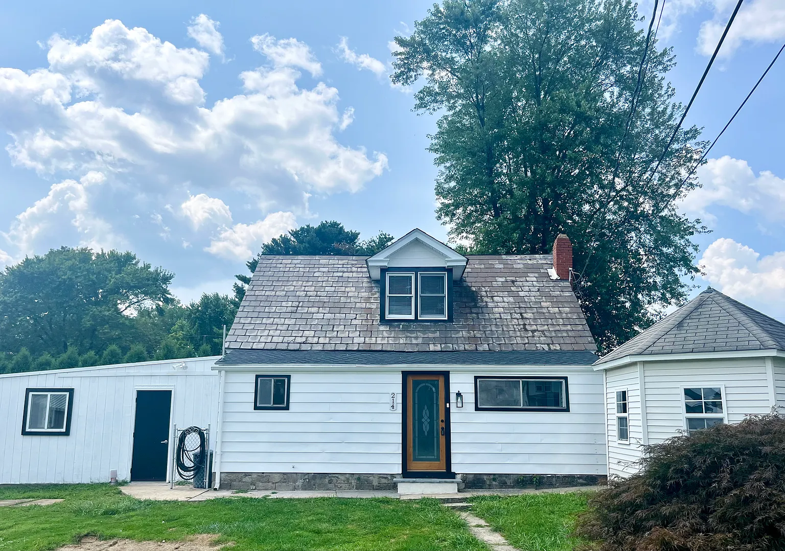 214 Somerset St photo 1