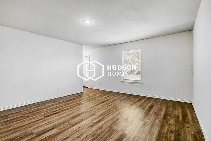 807 W Morris St — Photo 3