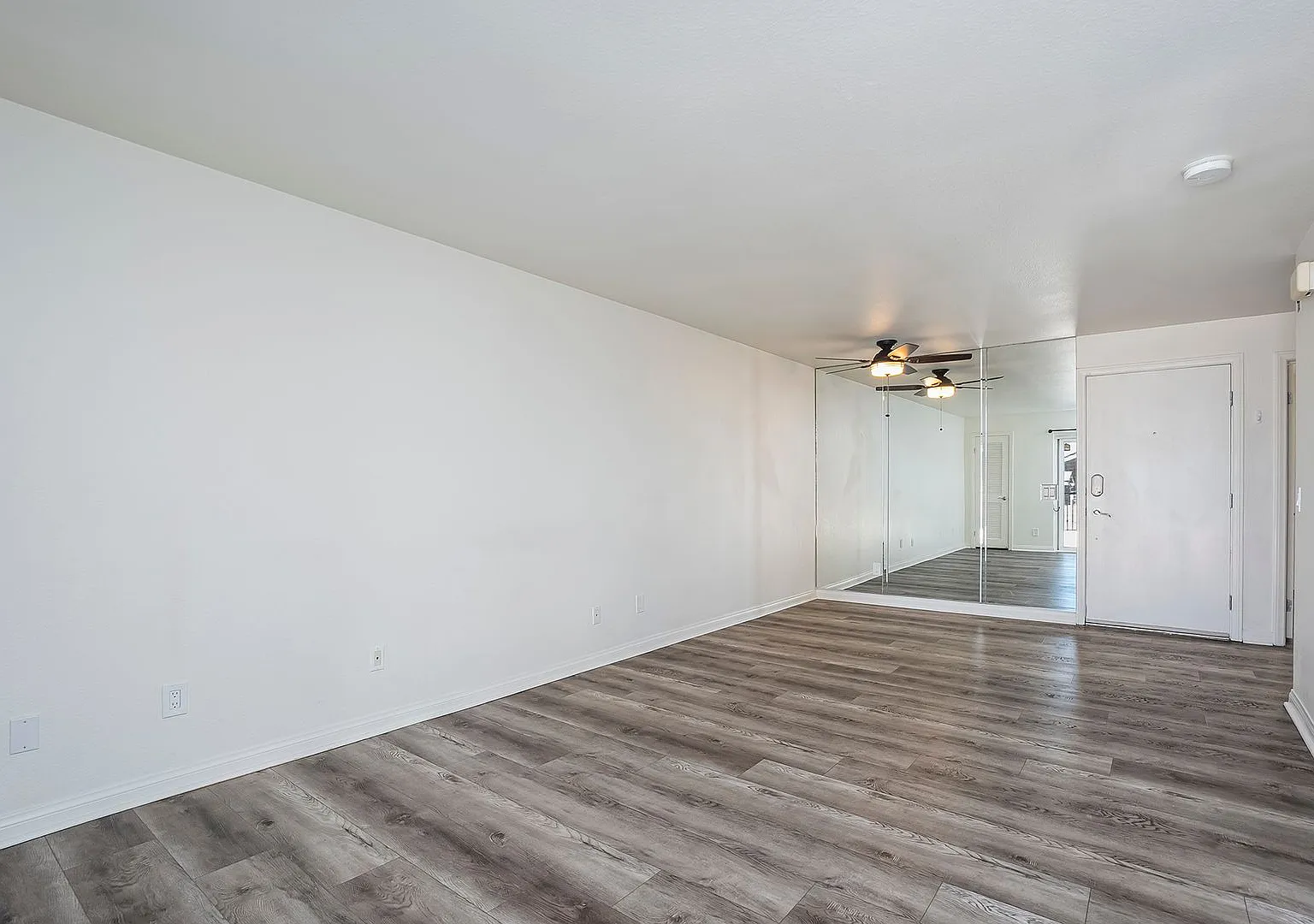 5252 Orange Ave — Photo 3