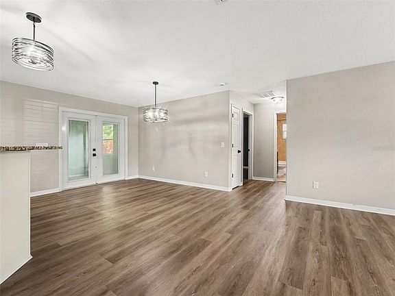 4th image of 410 NE 12TH AVENUE