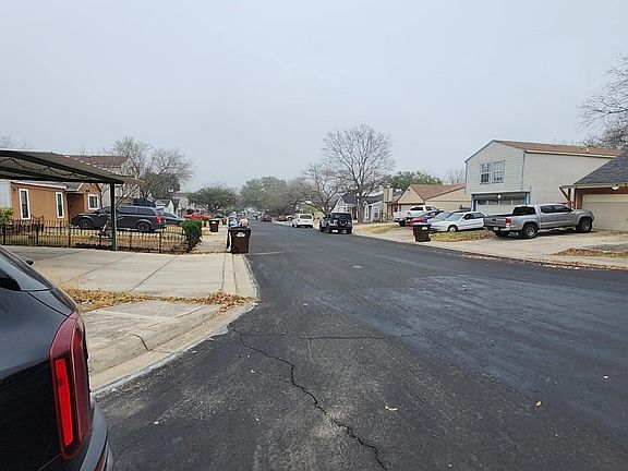 5th image of 10055 Amber Field Dr