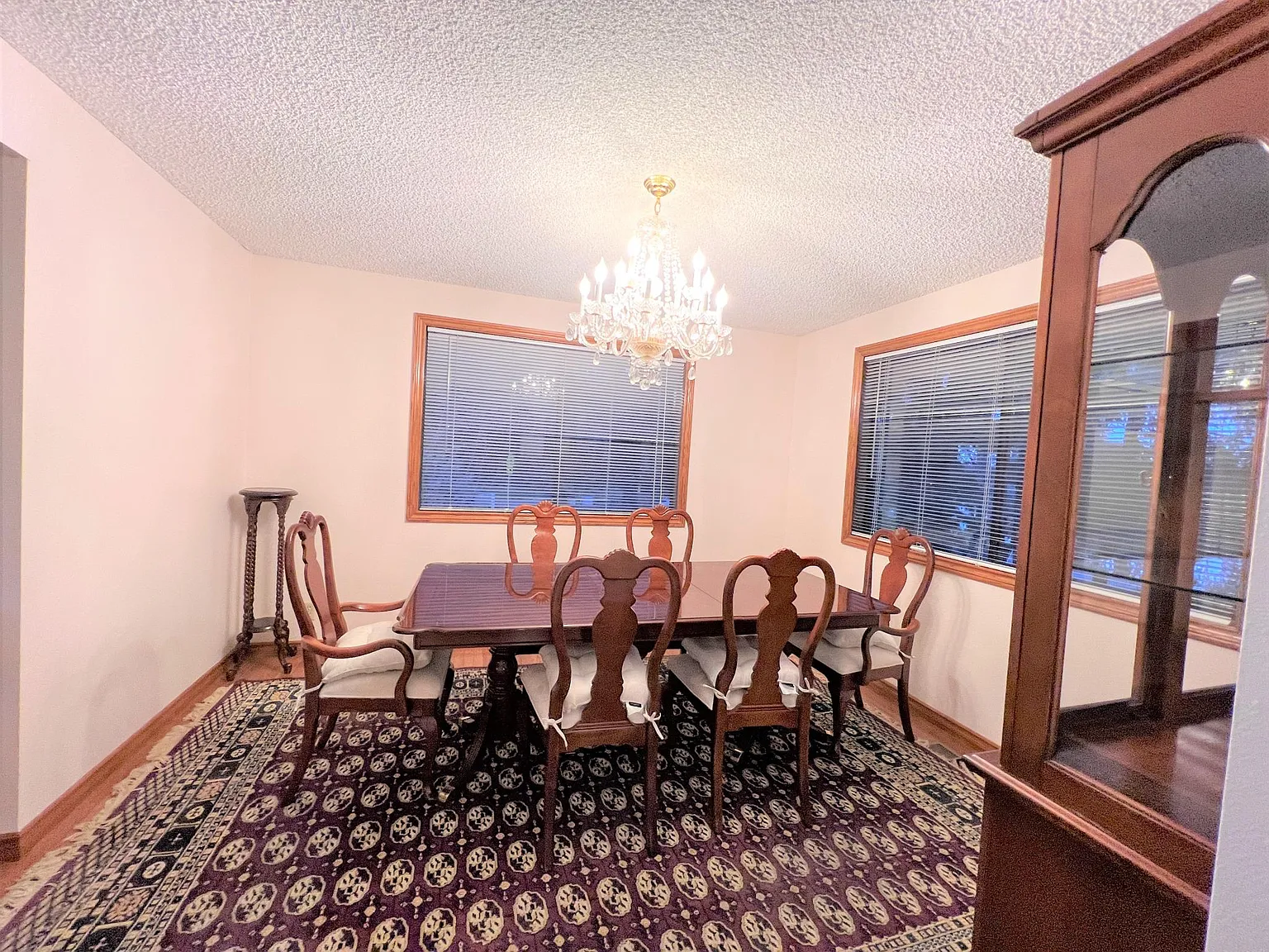 4 bed, 2.5 bath, 2340 sqft, $4,000 — Photo 4