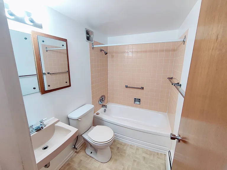 471 Winnipeg St — Photo 7