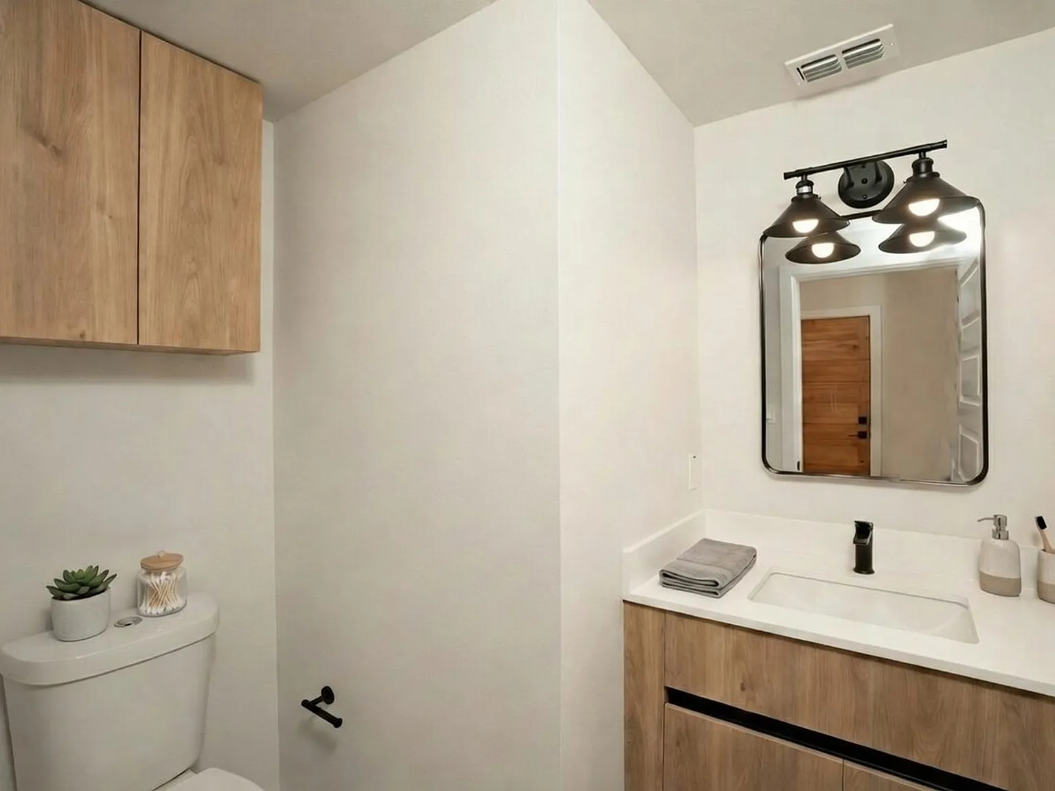 Move-In Ready | Fully Furnished Mid-Term Rental | Flexible Lease Terms — Photo 4