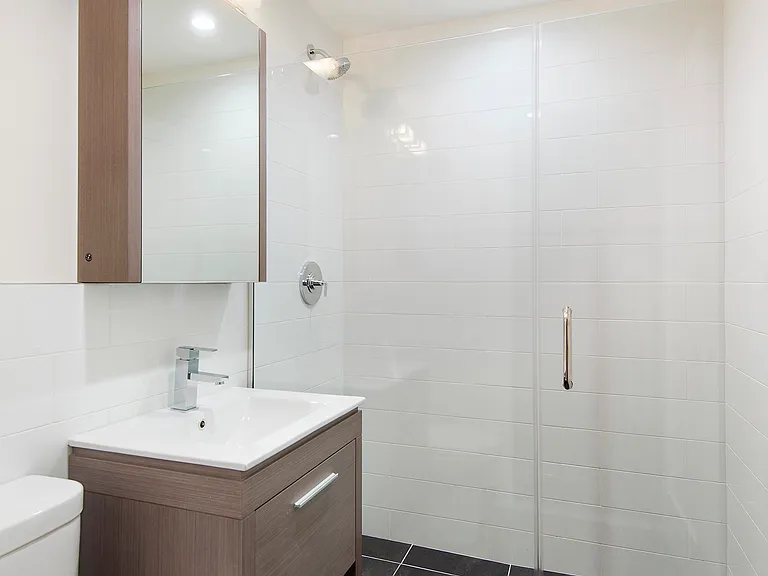 88 Perry St #4R — Photo 9