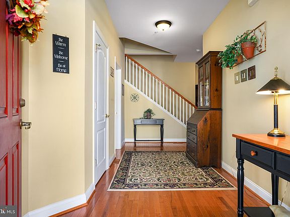 3rd image of 32 Fountainview Dr #14