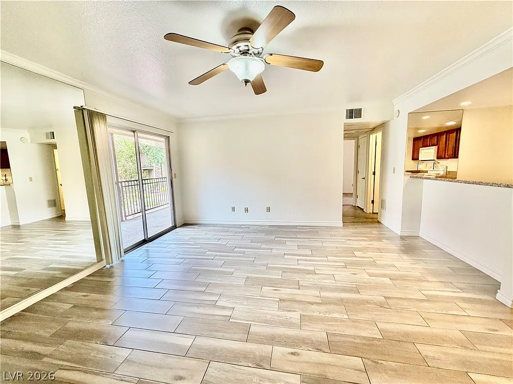 2 bed, 1.0 bath, 816 sqft, $1,250 — Photo 2