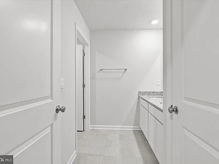 109 Woodford Dr — Photo 28