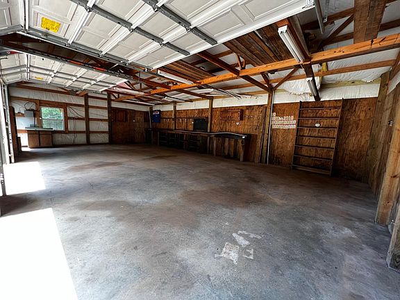 inside of 40x25 shop