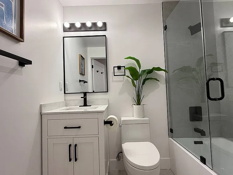 Photos are for sample unit staging only.