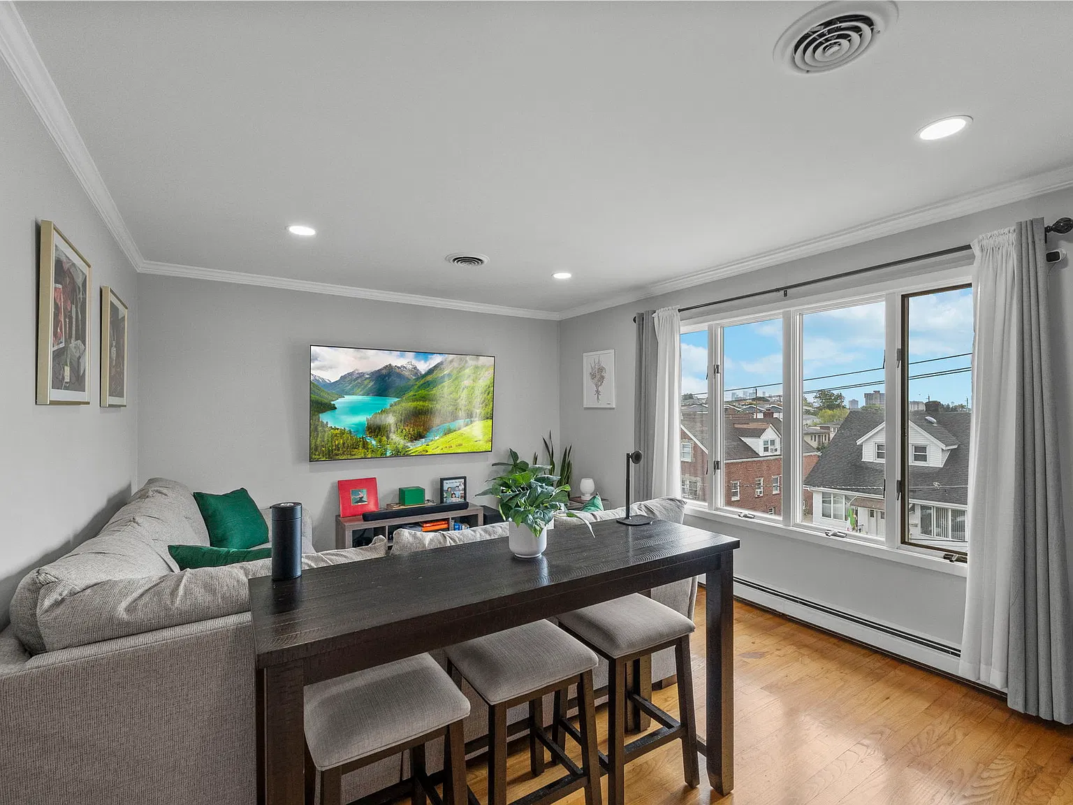 3 bed, 1155 sqft, $3,500 — Photo 1