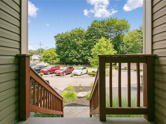 3rd image of 39 Winhaven Ct #2