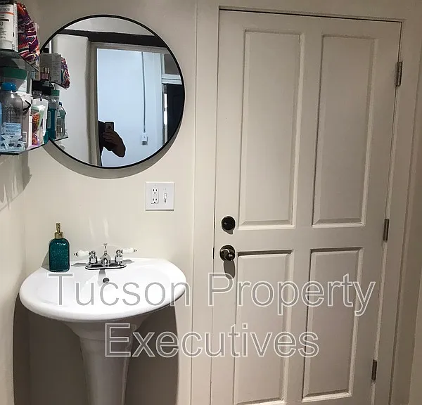 343 S Convent Ave — Photo 15