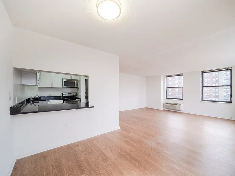 77 Park Avenue — Photo 9
