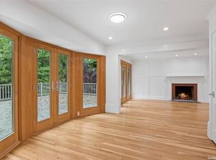 4 Wells Ln, Stony Brook, NY 11790