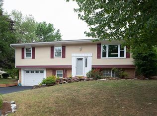 404 Fried Dr, Dauphin, PA 17018