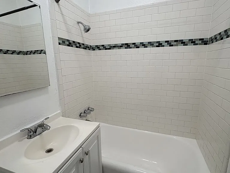 1059 S. Manhattan Pl — Photo 13