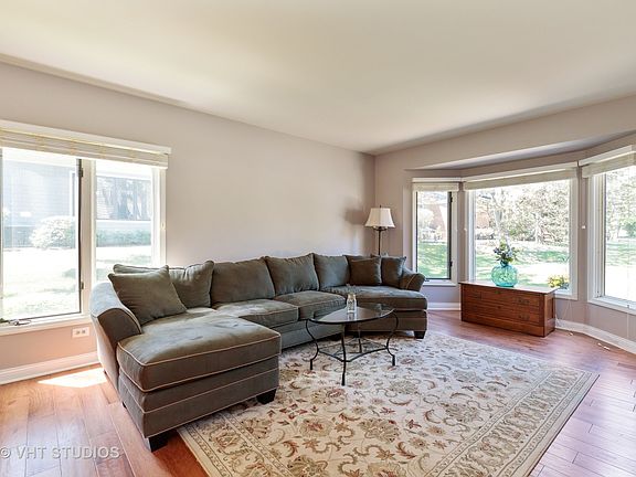 3rd image of 809 Maywood Ct