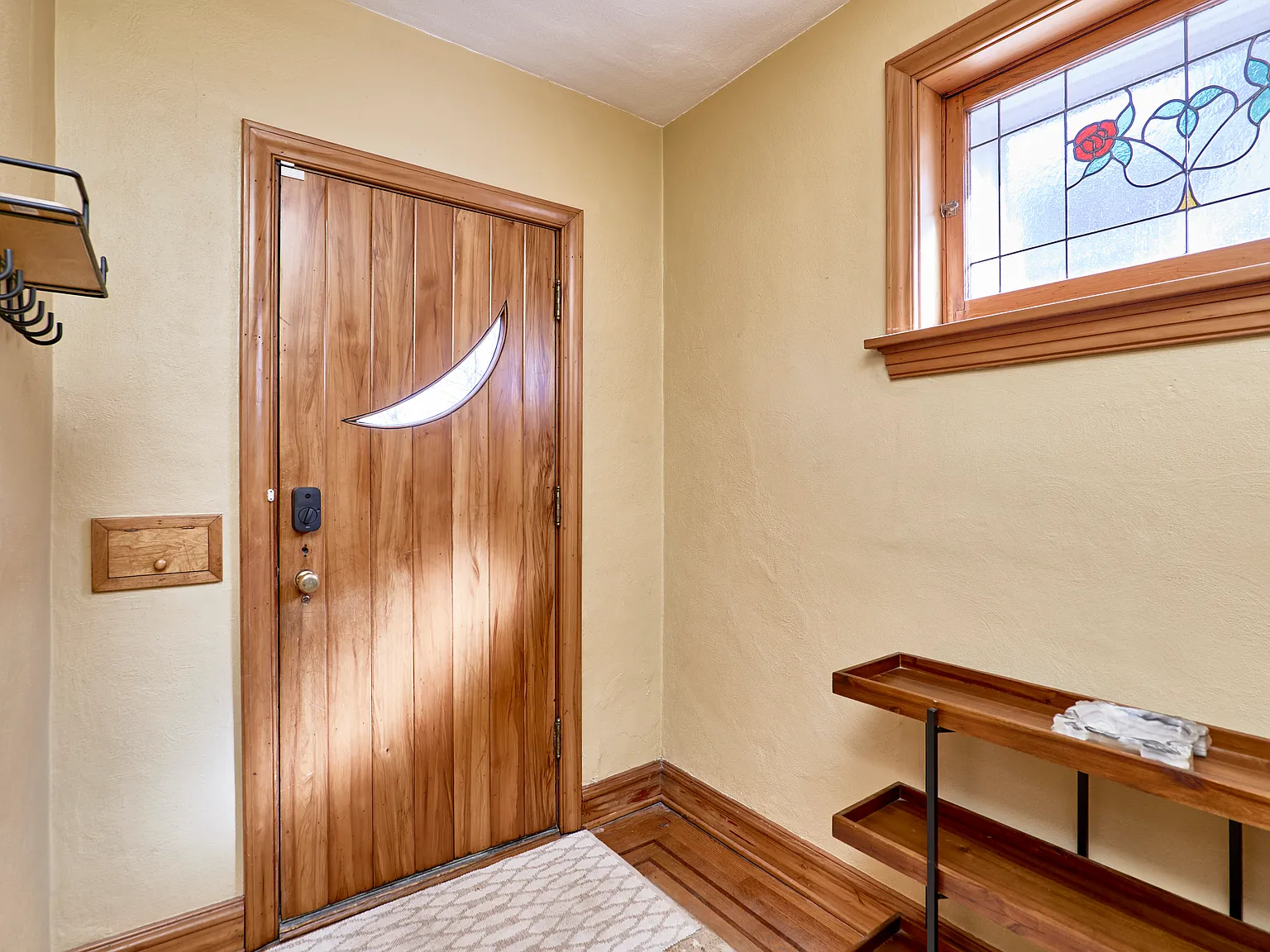 3 bed, 2331 sqft, $3,950 — Photo 3