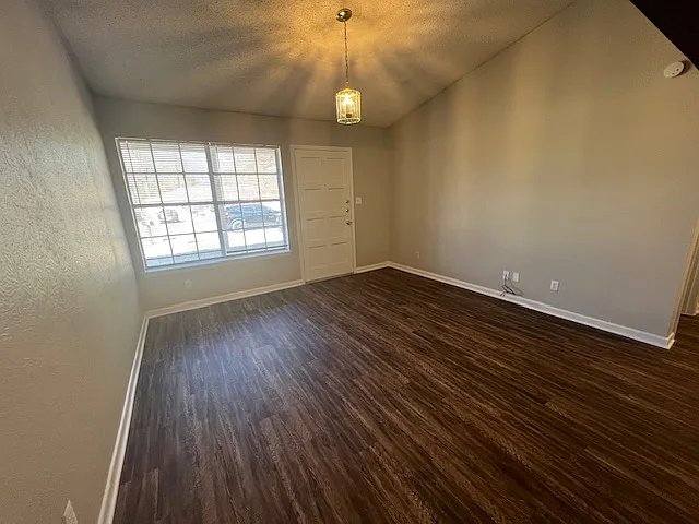 Building Photo - 516-518 Harroun Dr #516