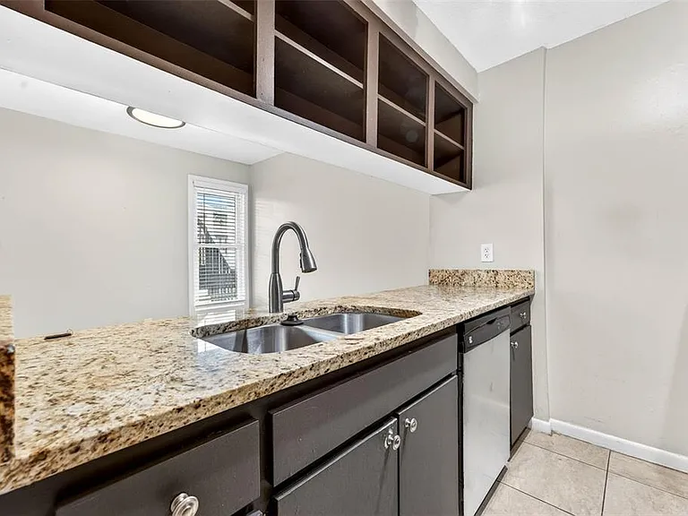 527 S Lincoln Ave #A104 — Photo 3