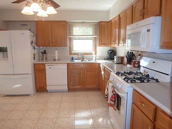 4th image of 106 Montclare Ln