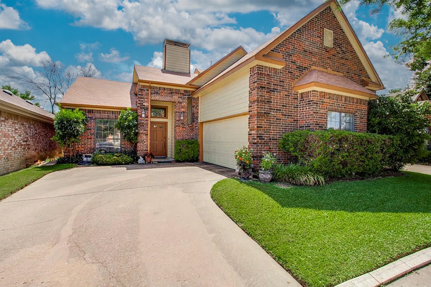 3 bed, 1388 sqft, $2,000 — Photo 1