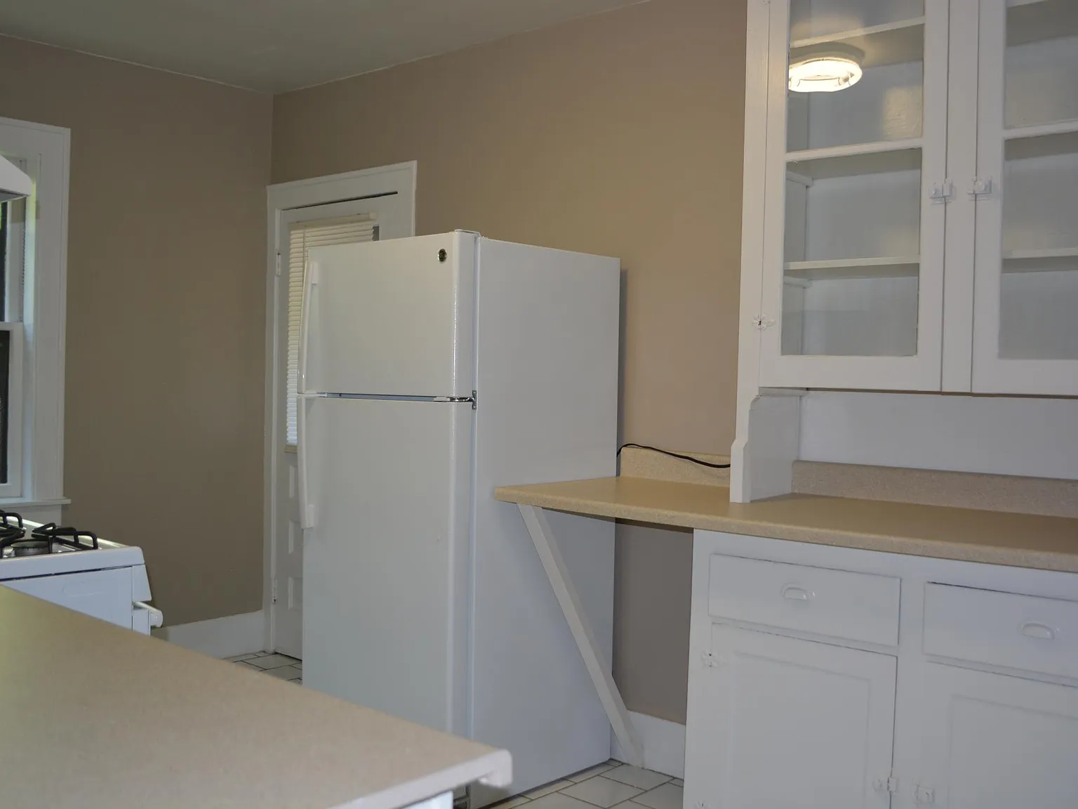 1 bed, 900 sqft, $1,200 — Photo 2
