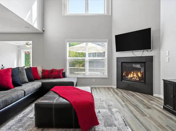 15225 Stonewood Ter, Burnsville, MN 55306