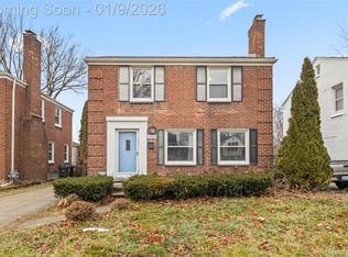 19217 Linville St, Grosse Pointe Woods, MI 48236