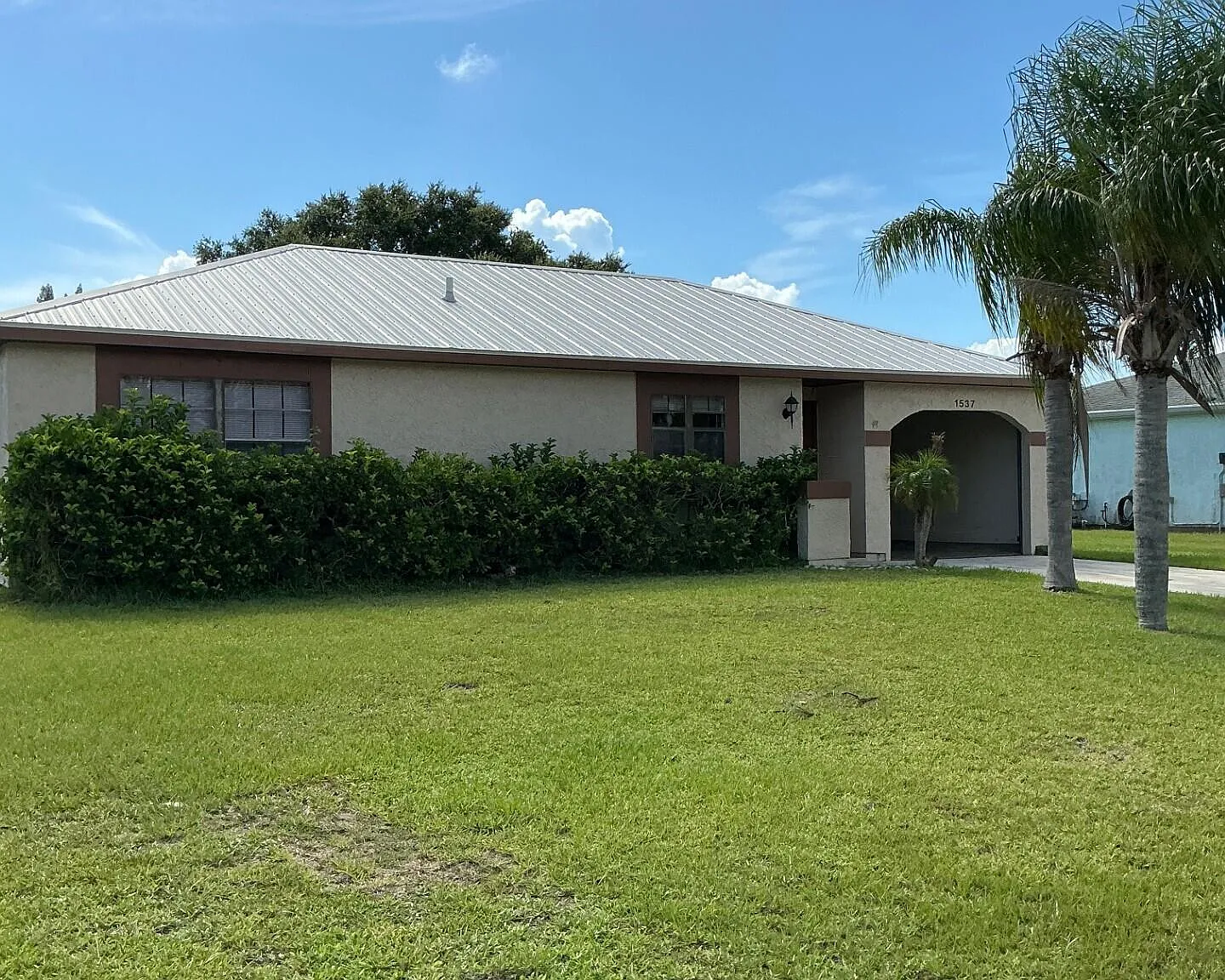 2 bed, 1.0 bath, 901 sqft, $1,700 — Photo 1