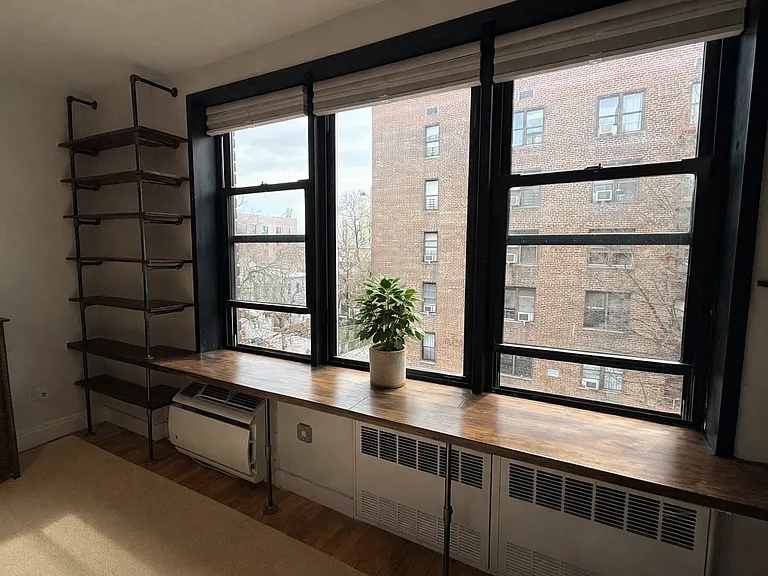 41-31 51st St #5E — Photo 4