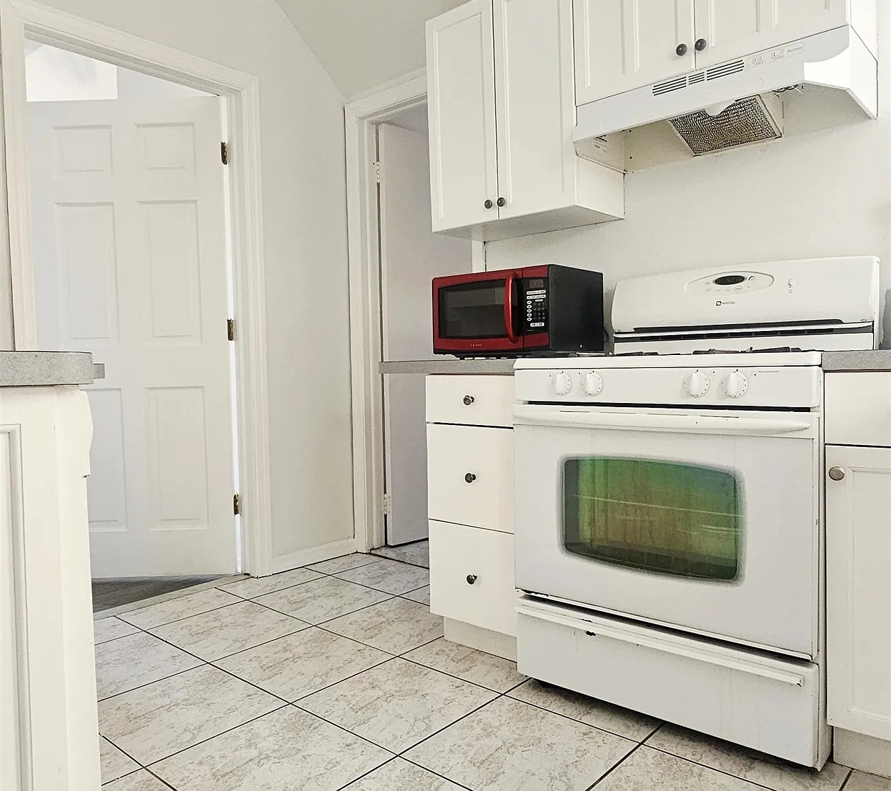 3 bed, 1.0 bath, $2,800 — Photo 4