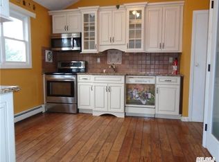 8 Oak St, Smithtown, NY 11787