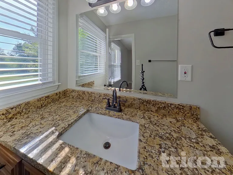 105 Cook Ln — Photo 6