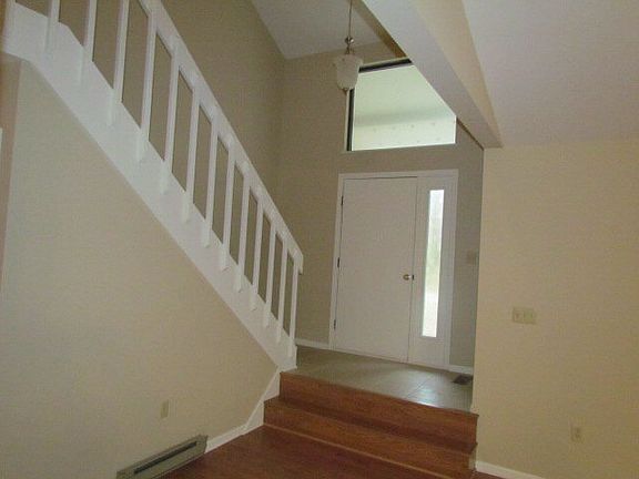 3rd image of 36 Thomas Ct