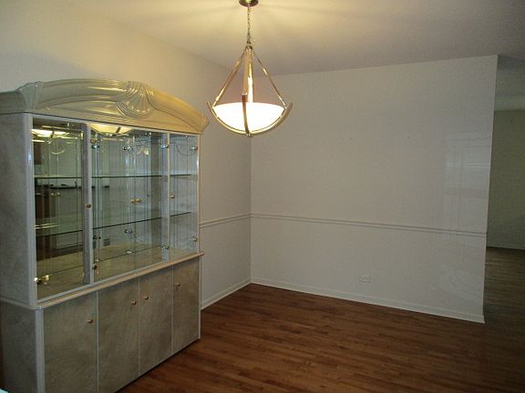 3rd image of 1860 N Crenshaw Cir