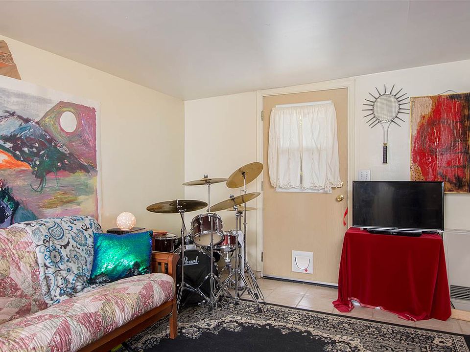 2nd image of 517 Barela Ln APT B