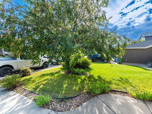 3rd image of 112 S Cove Cres
