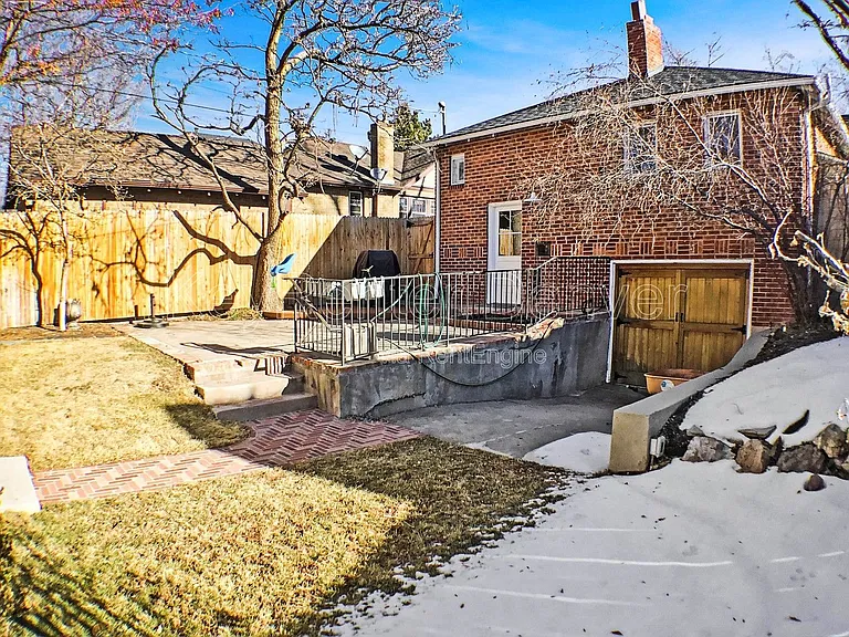 485 S York St — Photo 25