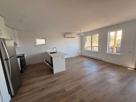 5th image of 292 Renfrew St