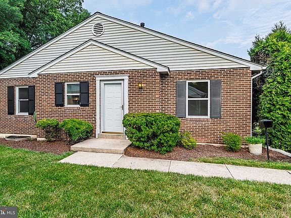 3rd image of 15116 Laurel Oaks Ln #4