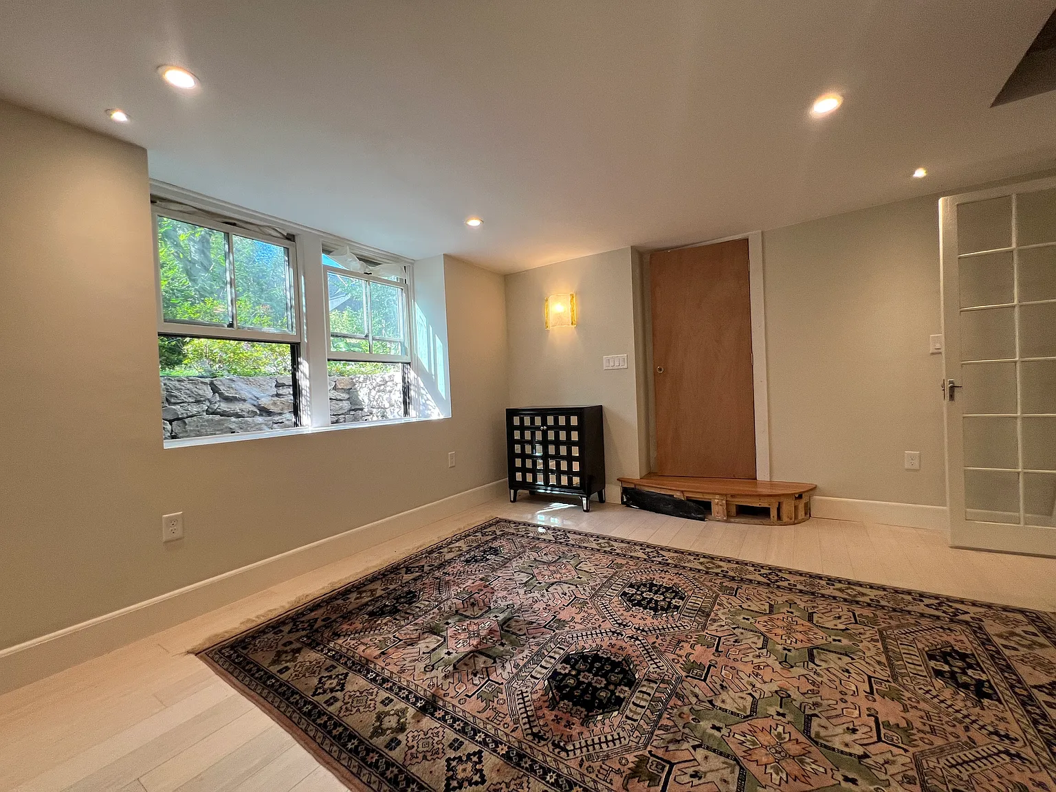 Studio, 700 sqft, $1,990 — Photo 2